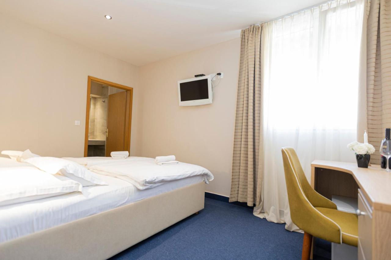 פודסטראנה Hotel Bozikovina 3 מראה חיצוני תמונה